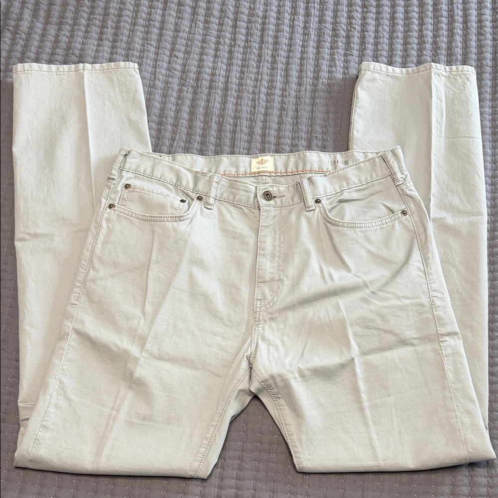 Dockers Men's Relaxed Fit Tan Jeans